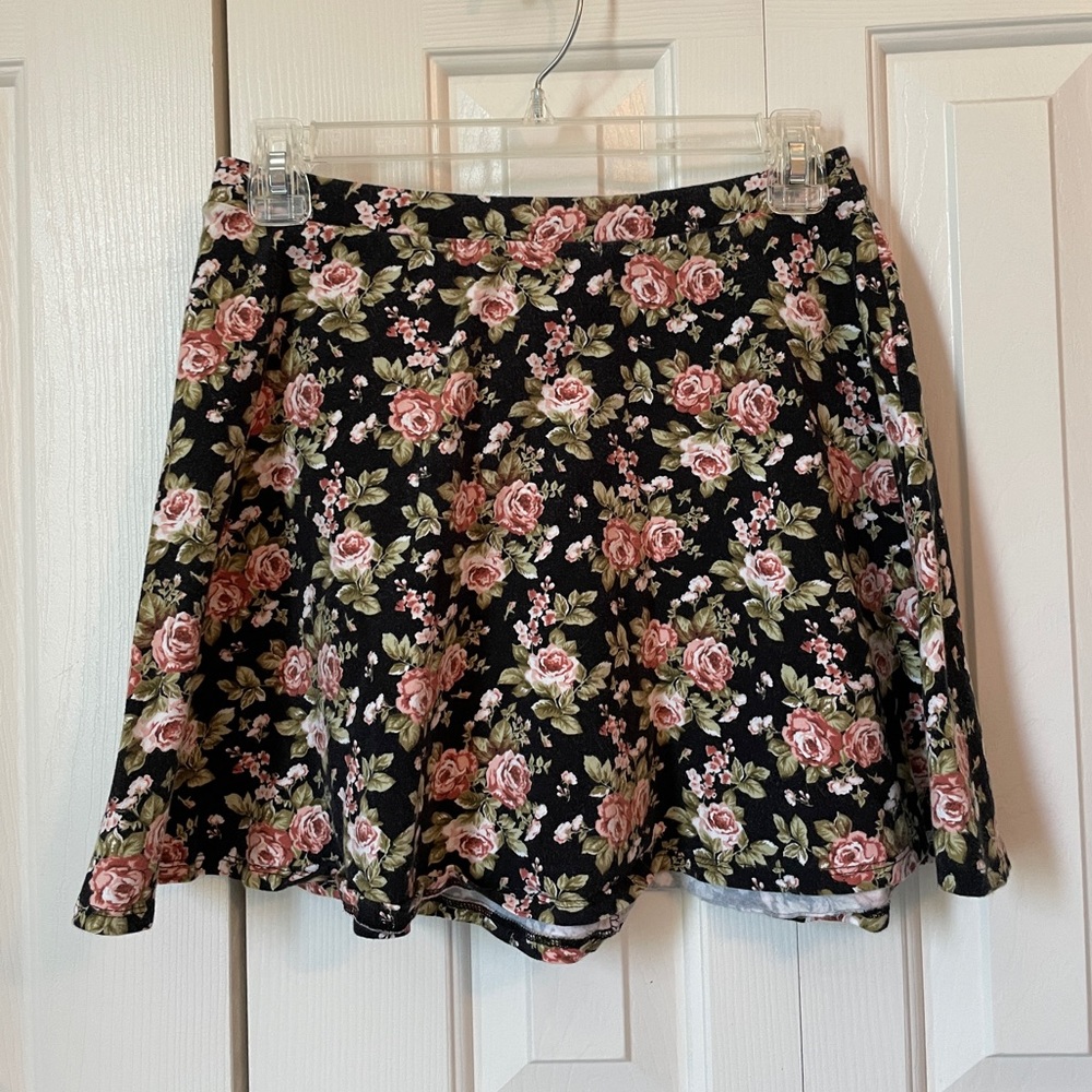 Forever 21 size M Floral Mini Skirt